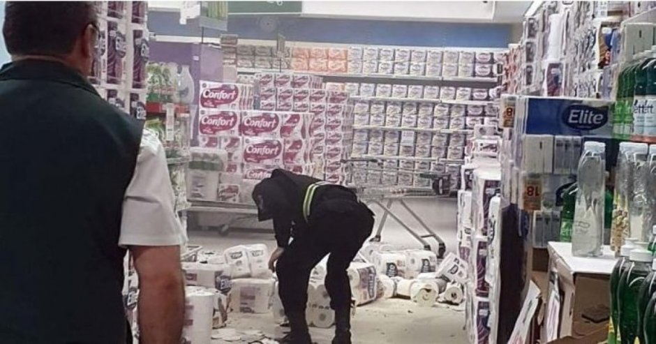 Una de las zonas afectadas fue el área de artículos de limpieza e higiene en un supermercado (Foto: Clave 9)