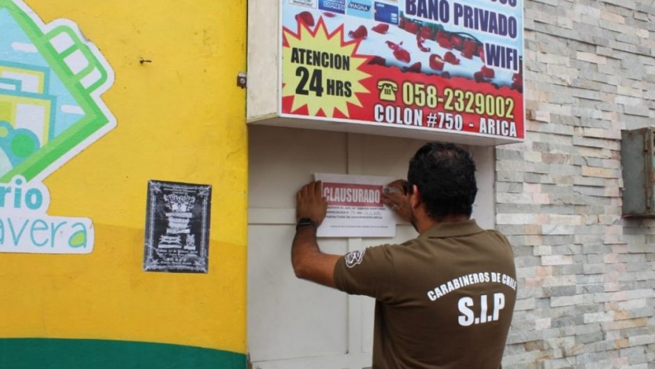 El burdel clandestino se camuflaba con una fachada de residencial. (Foto: SIP)