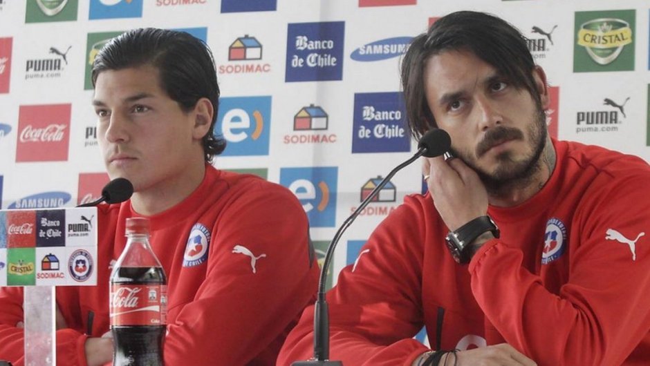 Miiko Albornoz junto a Mauricio Pinilla. (Foto: Agencia Uno). 