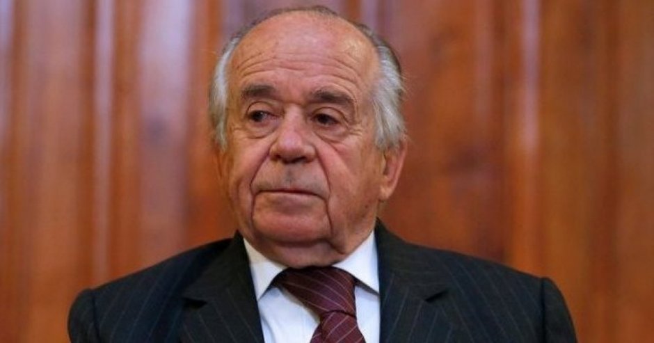 Zaldívar (DC) fue senador de la República en tres periodos: en 1973, entre 1990 y 2006 y entre 2010 y 2018, ocupando en dos oportunidades la presidencia de la cámara alta.