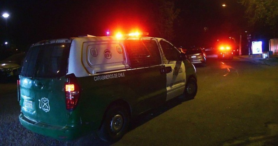Tras el violento impacto, la mujer falleció y dos carabineros resultaron lesionados. (Foto: Referencial)