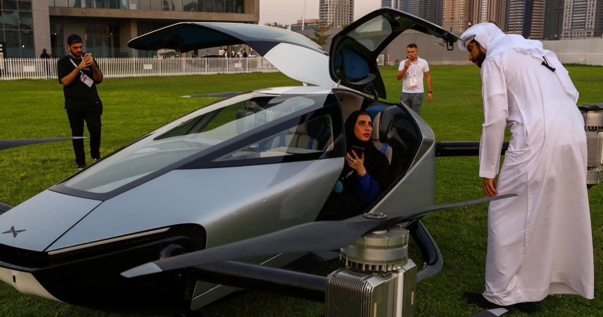 Para dos, 130 km/h y más barato que un Ferrari: Auto volador debuta en Dubái